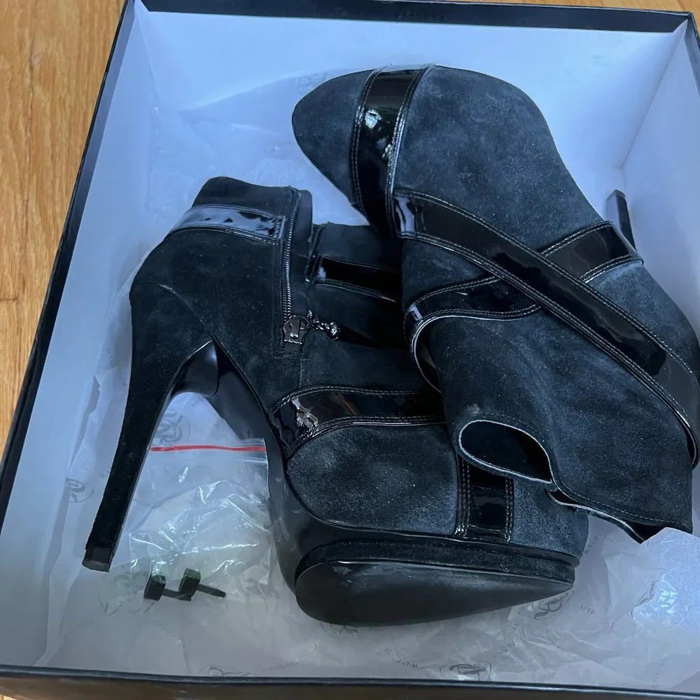 Rock & Republic Sabra Ankle Boot Size 38/8 - Picture 7 of 9